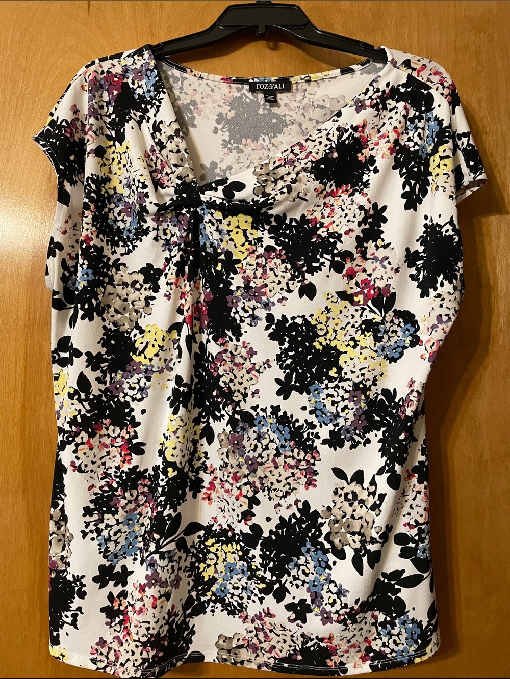 Roz & Ali White Floral Cap-Sleeve Blouse with Black Accents